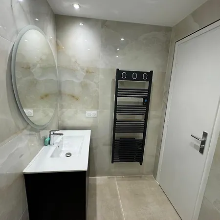 Vue 45m2 Avec Grande Terrasse 20m2 아파트 *