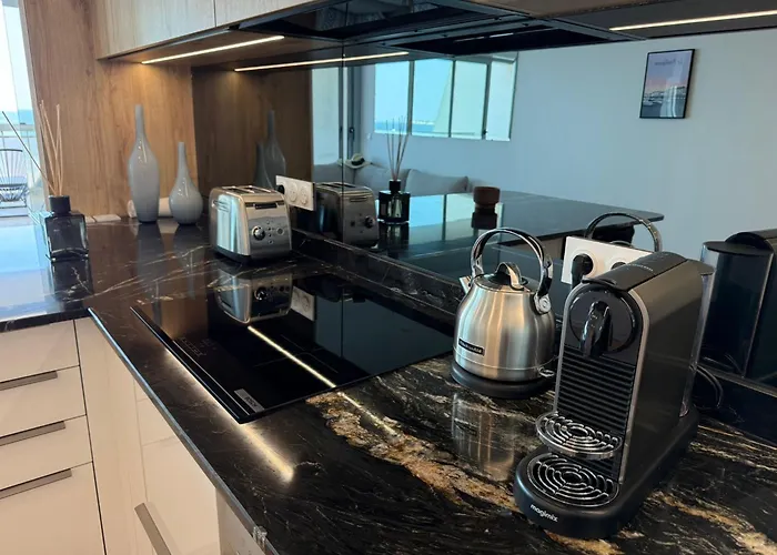 Vue 45m2 Avec Grande Terrasse 20m2 *